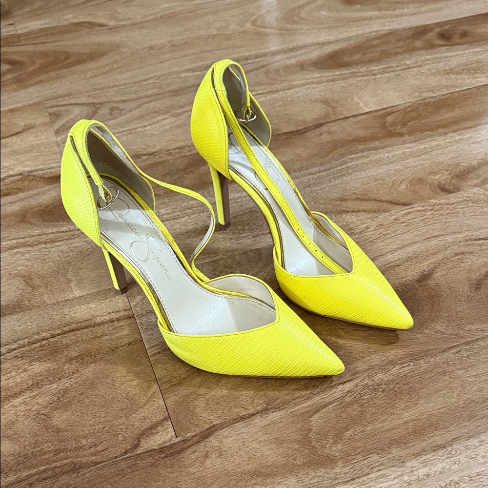 Jessica Simpson used good condition Yellow Pointed Toe Heels
